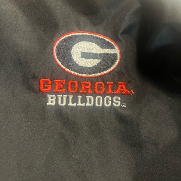 ￼GEORGIA BULLDOGS CHAMPION HOODED WINDBREAKER - Picture 2 of 6